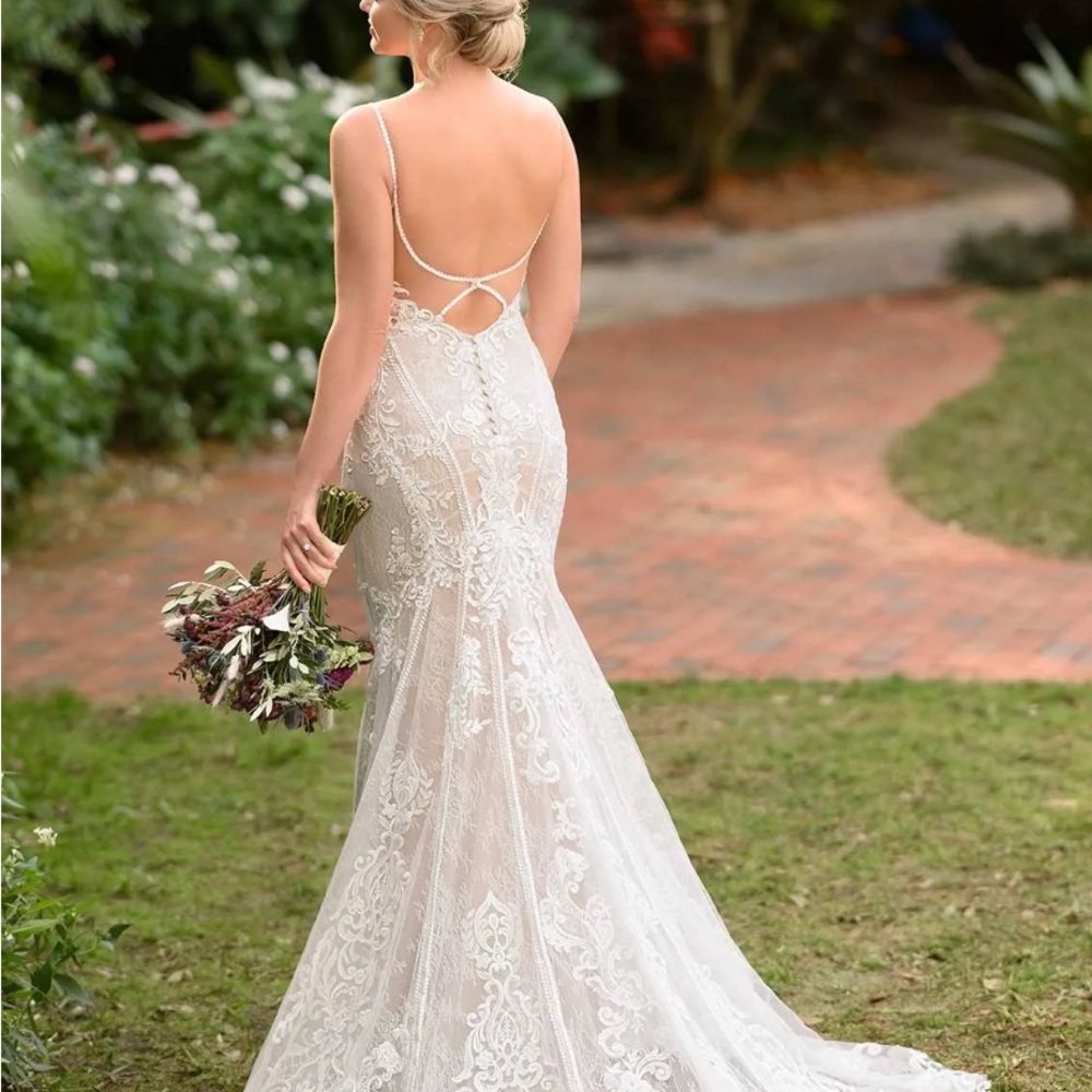 Designer Lace Wedding Dress - Picture 2 of 2